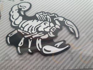NAKLEJKA EMBLEMAT ZNACZEK ODBLASK SKORPION CZARNY